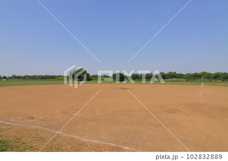 炎天下の野球場　 102832889