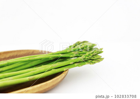 採れたてのアスパラガス 102833708