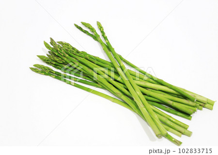 採れたてのアスパラガス 102833715