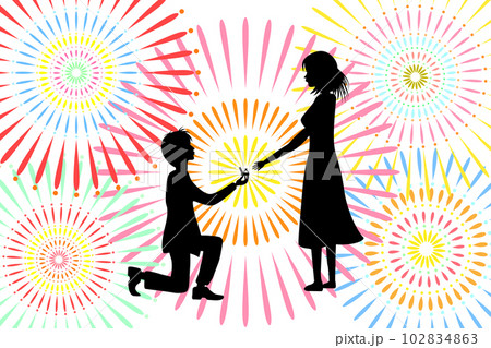 花火大会でプロポーズをする男性とそれを受け入れる女性のシルエット。 102834863