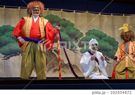 狂言（京都・千本ゑんま堂　演目「えんま庁」） 102834872