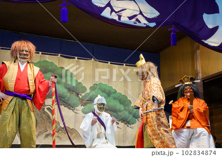狂言（京都・千本ゑんま堂　演目「えんま庁」） 102834874