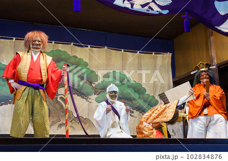 狂言（京都・千本ゑんま堂　演目「えんま庁」） 102834876