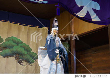 狂言（京都・千本ゑんま堂　演目「花盗人」） 102834882