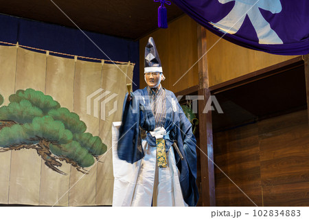 狂言（京都・千本ゑんま堂　演目「花盗人」） 102834883