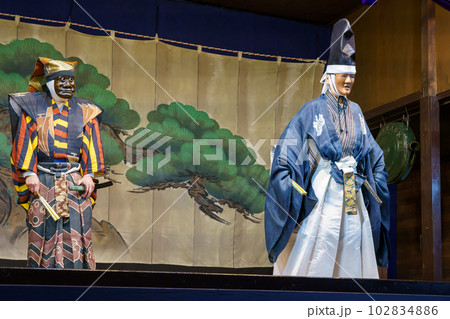 狂言（京都・千本ゑんま堂　演目「花盗人」） 102834886