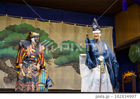 狂言（京都・千本ゑんま堂　演目「花盗人」） 102834907