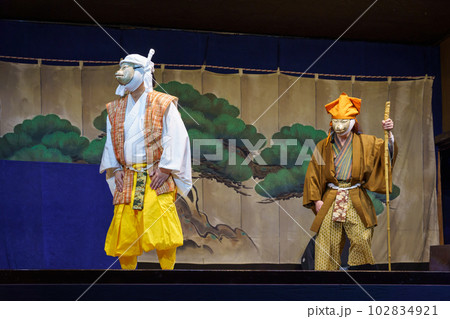 狂言（京都・千本ゑんま堂　演目「与平狐」） 102834921