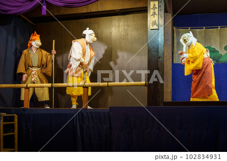 狂言（京都・千本ゑんま堂　演目「与平狐」） 102834931
