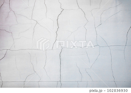 Small cracks on fresh painted plaster on a white wall, non-compliance with technologies in construction Small cracks on fresh painted plaster on a white wall, non-compliance with technologies in construction 102836930