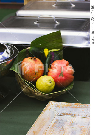 Food tray. Electric tabletop for heating foods according to water bath principle Stainless steel buffet container. Tables set at a banquet. A fruit and vegetable composition. Fresh fruits, vegetables. Food tray. Electric tabletop for heating foods according to water bath principle Stainless steel buffet container. Tables set at a banquet. A fruit and vegetable composition. Fresh fruits, vegetables. 102837860