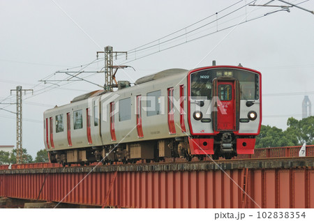 日豊本線　高城ー鶴崎　JR九州　815系　NO22編成（大分） 102838354