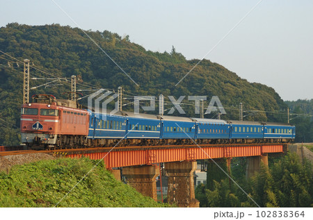 日豊本線　大神ー杵築　JR九州　EF81-411（大分）＋24系　富士 102838364