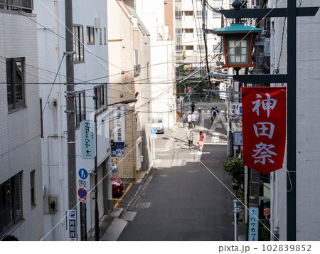 【神田明神】明神男坂を上る途中の景色 【神田明神】明神男坂を上る途中の景色 102839852