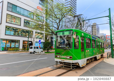北海道　札幌市を走る路面電車 102840887