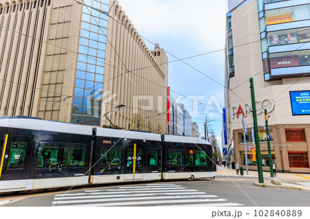北海道 札幌市を走る路面電車 北海道 札幌市を走る路面電車 102840889