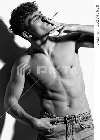 man bicep naked male black and white attractive...の写真素材 [102843638] - PIXTA