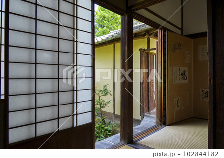 東福寺　芬陀院（雪舟寺）茶室から見える庭 102844182