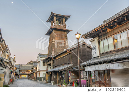 埼玉県川越市 川越市の観光名所 蔵造りの町並みのシンボル 時の鐘 埼玉県川越市 川越市の観光名所 蔵造りの町並みのシンボル 時の鐘 102846402