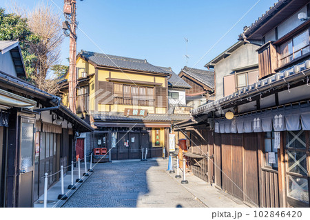 埼玉県川越市　人気の観光スポット　快晴の菓子屋横丁 102846420