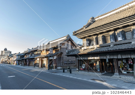埼玉県川越市　小江戸川越一番街商店街 蔵造りの町並み 102846443