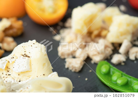 チーズの盛り合わせ 102851079