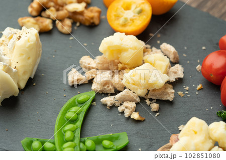 チーズの盛り合わせ 102851080