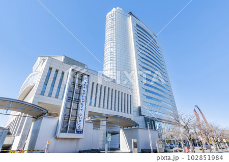 群馬県高崎市　快晴の高崎市役所 102851984