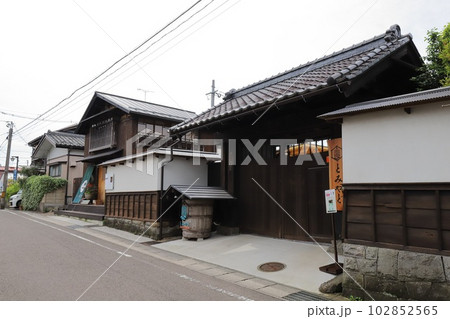 宮城　富谷　奥州街道富谷宿の街並み 102852565