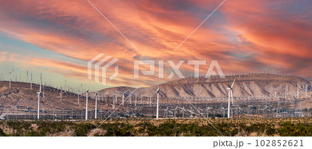 アメリカの風力発電　大パノラマ 102852621