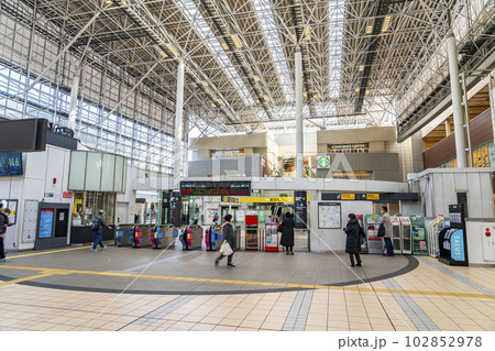 【神奈川県】近未来的な雰囲気のあるたまプラーザ駅 102852978