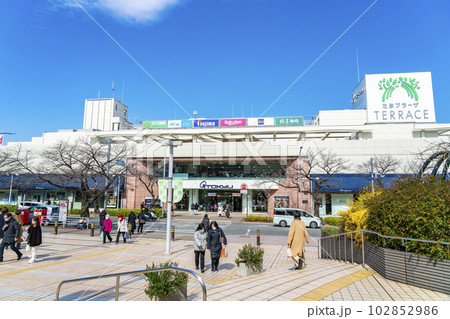 【神奈川県】買い物客で賑わうたまプラーザ駅前 【神奈川県】買い物客で賑わうたまプラーザ駅前 102852986