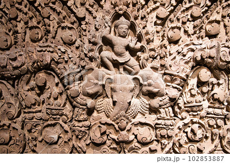 石の彫刻 102853887