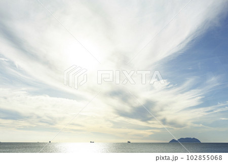 国道191号線から蓋井島を望む 青空 国道191号線から蓋井島を望む 青空 102855068