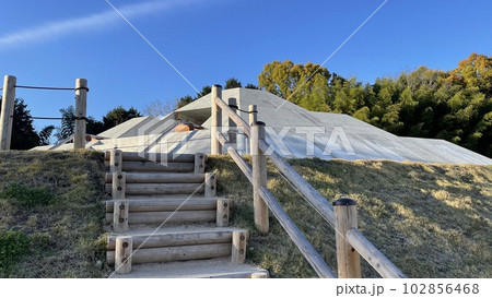 奈良県明日香村の牽牛子塚古墳 102856468