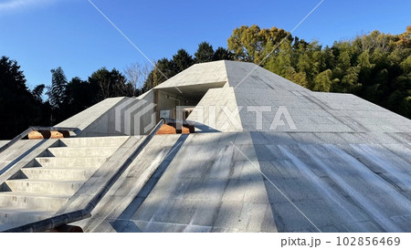 奈良県明日香村の牽牛子塚古墳 102856469