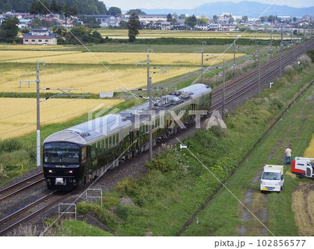 田園を走行する485系ジパング 102856577