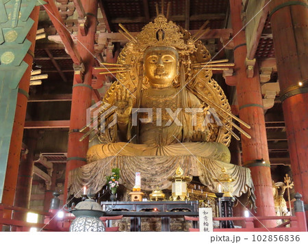 東大寺大仏殿の如意輪観音坐像 東大寺大仏殿の如意輪観音坐像 102856836