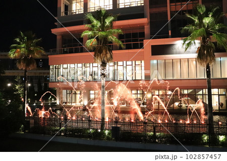 神戸の夜を彩る噴水ショー 102857457