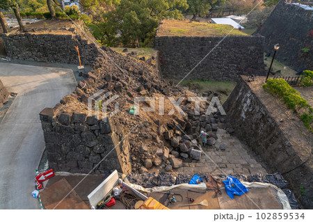 熊本地震後の熊本城 石垣 102859534
