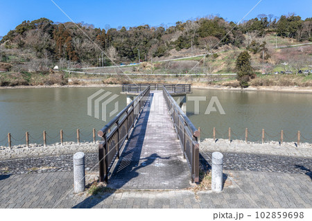 千葉県鋸南町　佐久間ダム湖親水公園 102859698