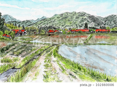 石州瓦の屋根が並ぶ農村の風景 102860086