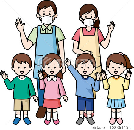 マスクをする幼稚園の先生・保育士と子供たち 102861453