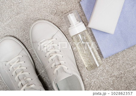 White leather shoe cleaning kit - foam, rag and sponge 102862357