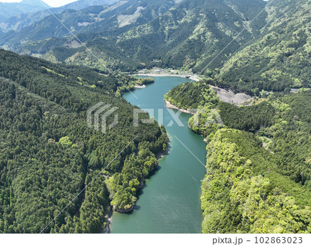 愛媛県四国中央市 金砂湖の風景 愛媛県四国中央市 金砂湖の風景 102863023