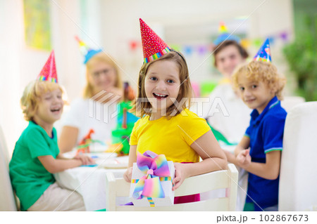 Kids birthday party. Dinosaur theme cake. 102867673