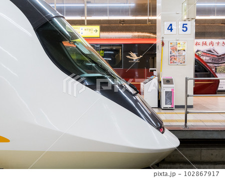 【近鉄名古屋駅】新旧名阪特急の並び 102867917