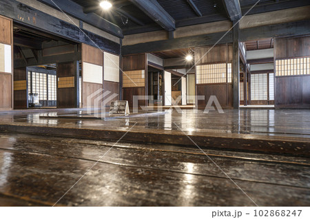 飛騨の里、旧田口家住宅内部 102868247