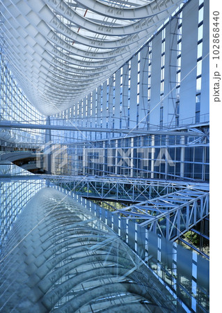東京国際フォーラムにて美しい建築美を撮影 102868440