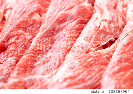 牛肉(ウデ薄切り)のアップ。 102868964